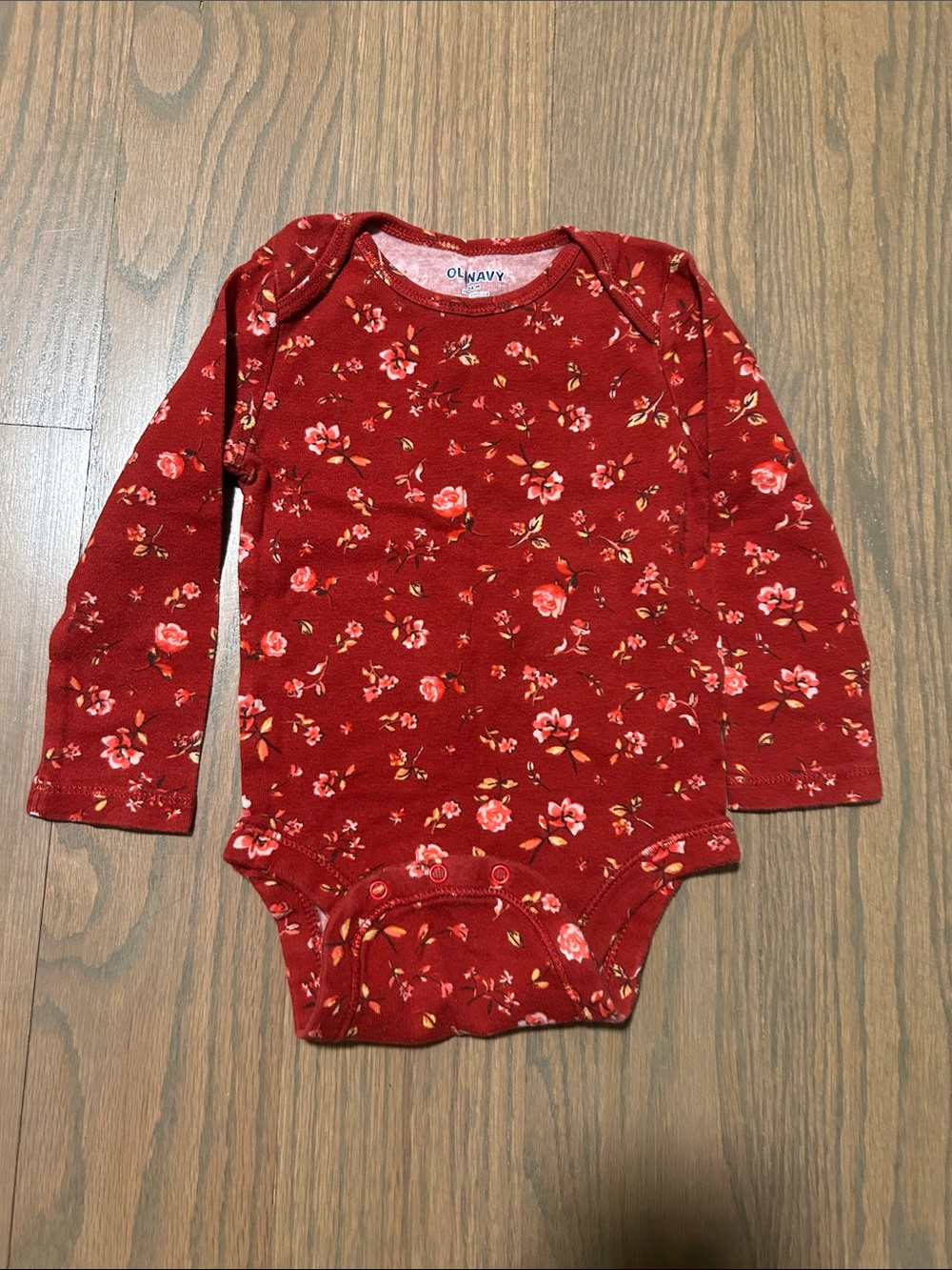 Old Navy & Gap Long Sleeve White and Red Baby Bodysuit Set - Picture 3 of 9